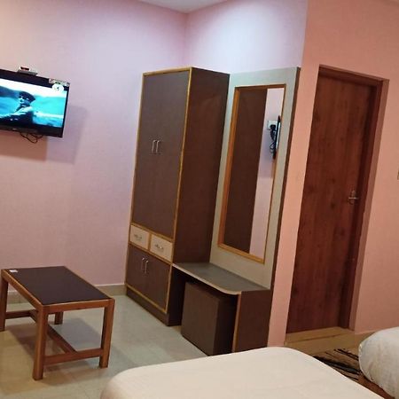מלון קראיקודי Aarthi Residency מראה חיצוני תמונה