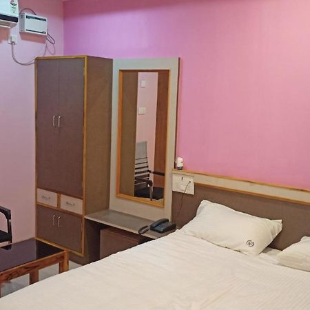 מלון קראיקודי Aarthi Residency מראה חיצוני תמונה