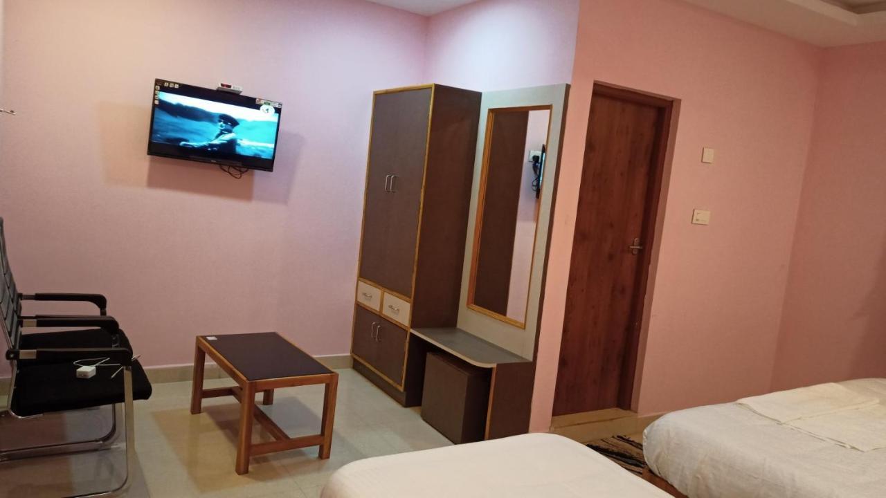 מלון קראיקודי Aarthi Residency מראה חיצוני תמונה