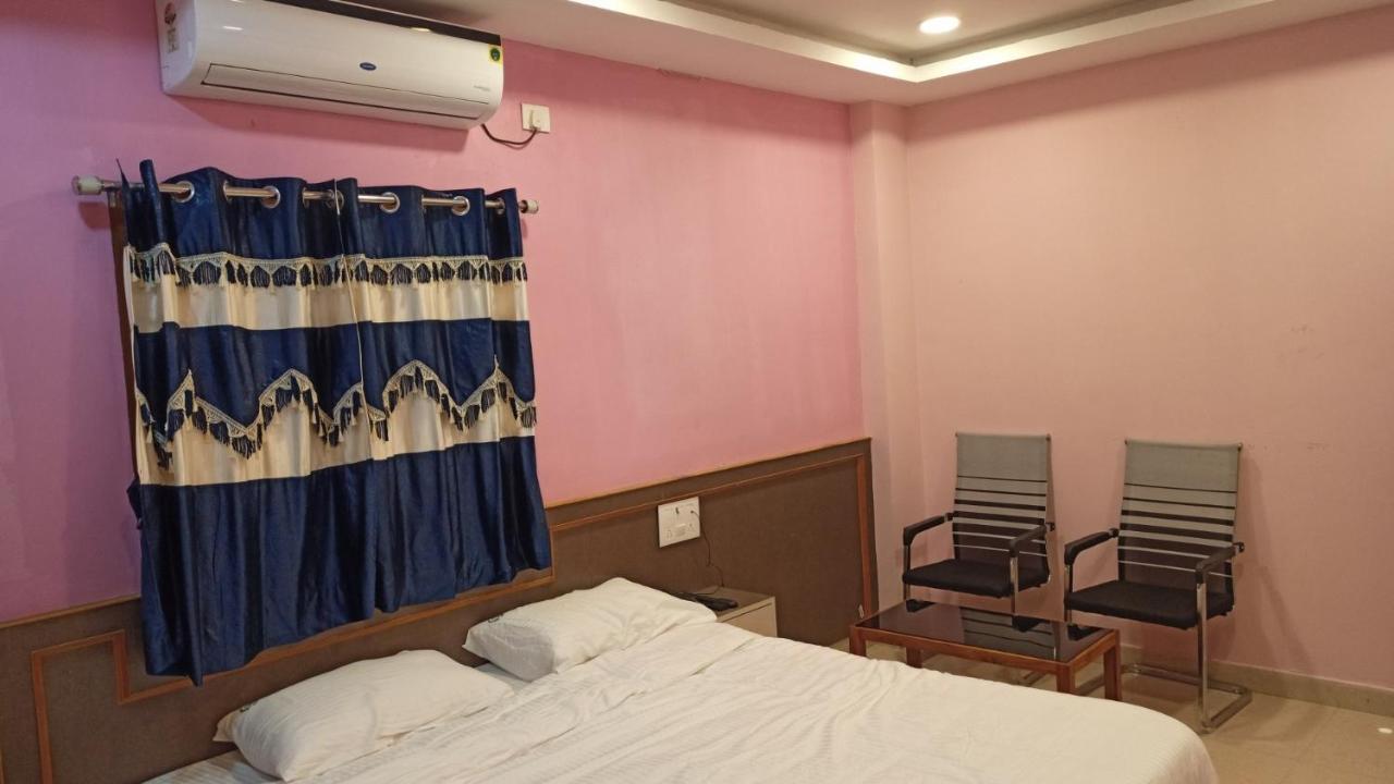 מלון קראיקודי Aarthi Residency מראה חיצוני תמונה