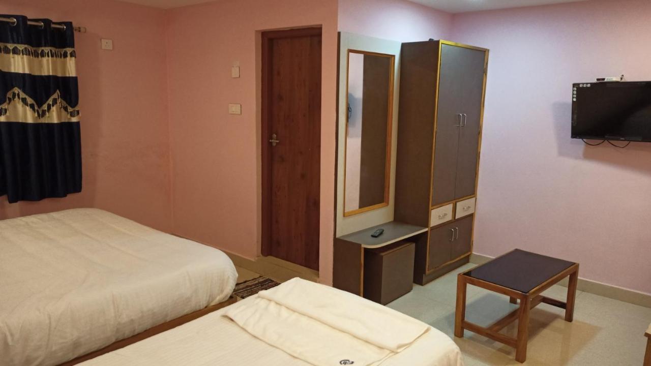 מלון קראיקודי Aarthi Residency מראה חיצוני תמונה