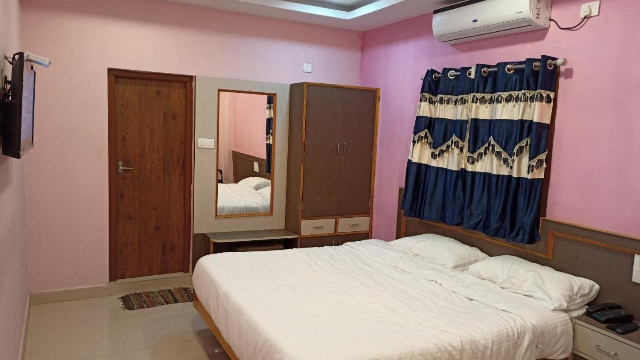 מלון קראיקודי Aarthi Residency מראה חיצוני תמונה
