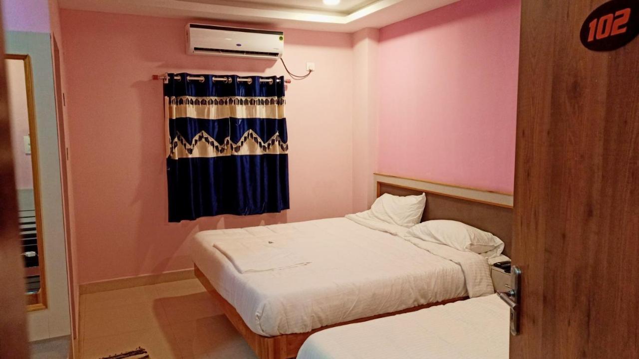 מלון קראיקודי Aarthi Residency מראה חיצוני תמונה