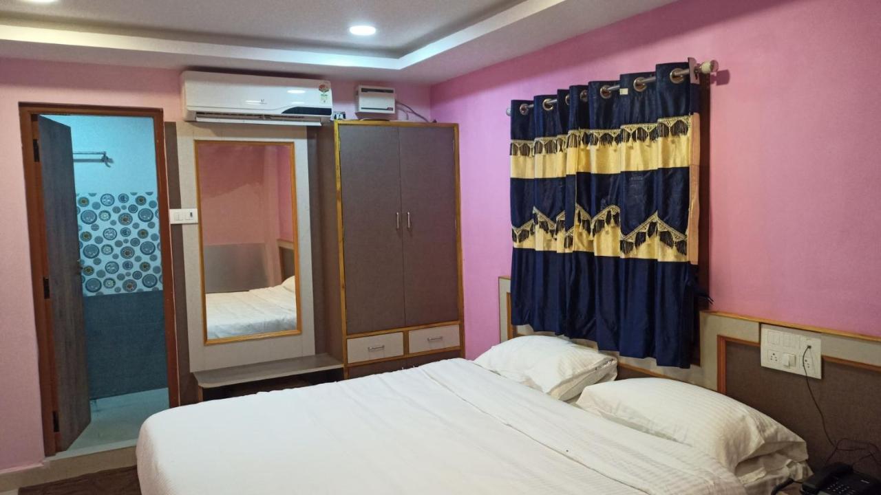 מלון קראיקודי Aarthi Residency מראה חיצוני תמונה