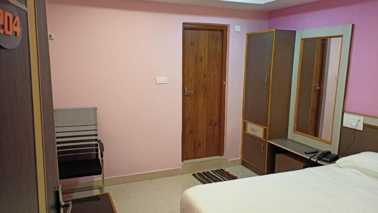 מלון קראיקודי Aarthi Residency מראה חיצוני תמונה