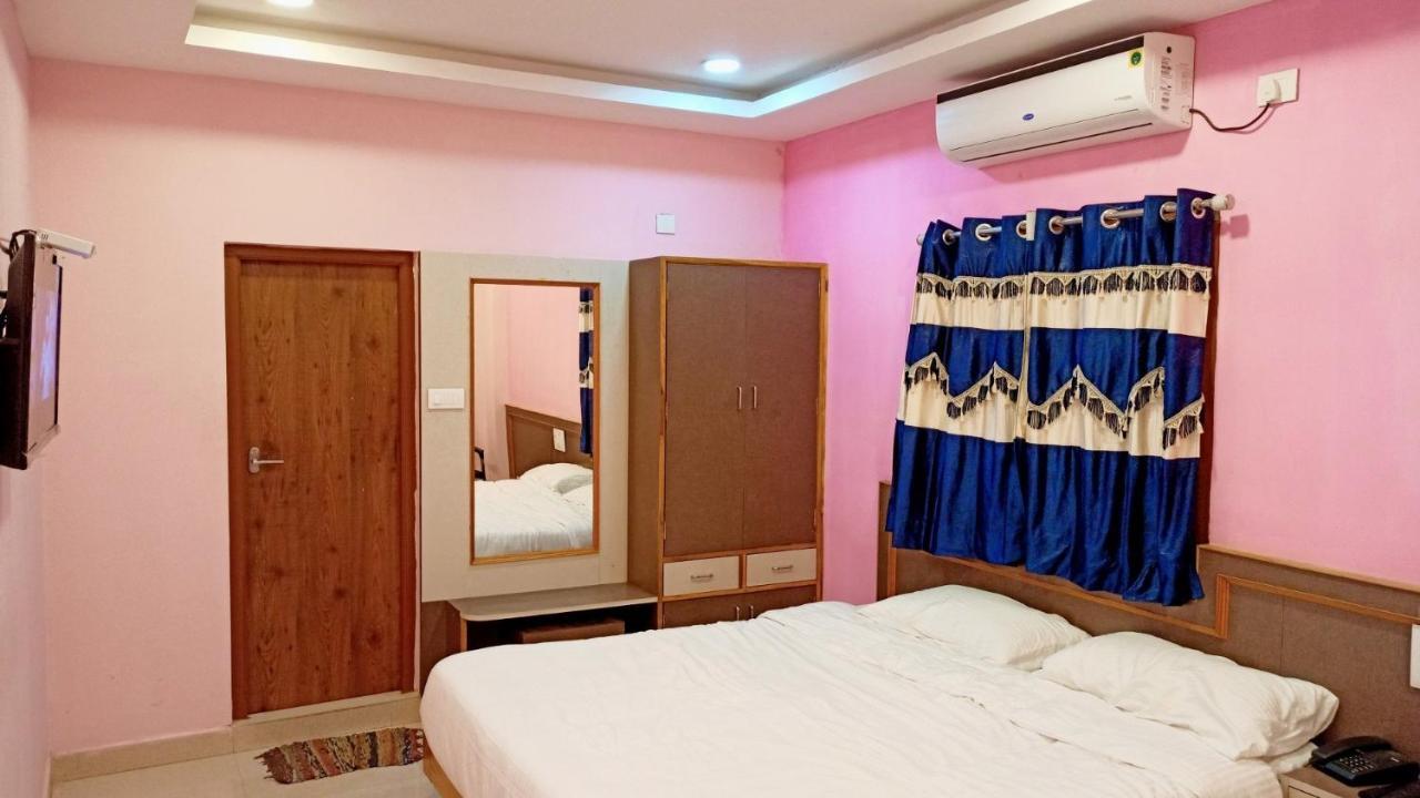 מלון קראיקודי Aarthi Residency מראה חיצוני תמונה