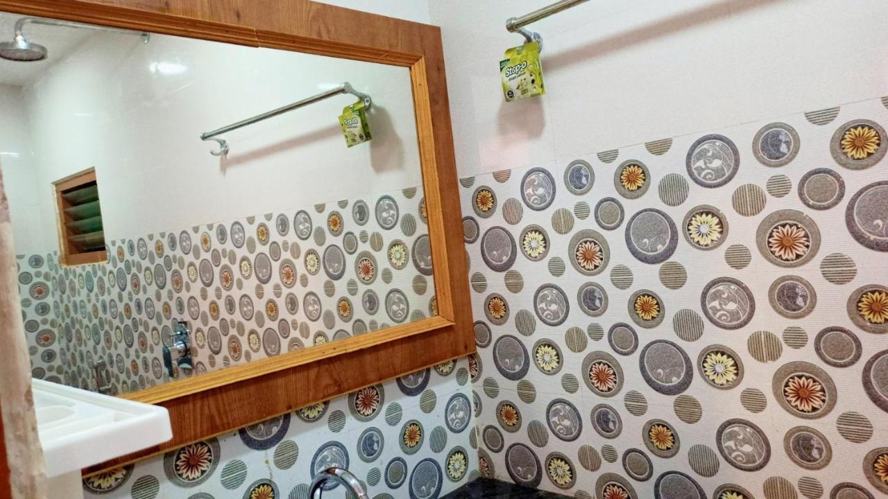מלון קראיקודי Aarthi Residency מראה חיצוני תמונה