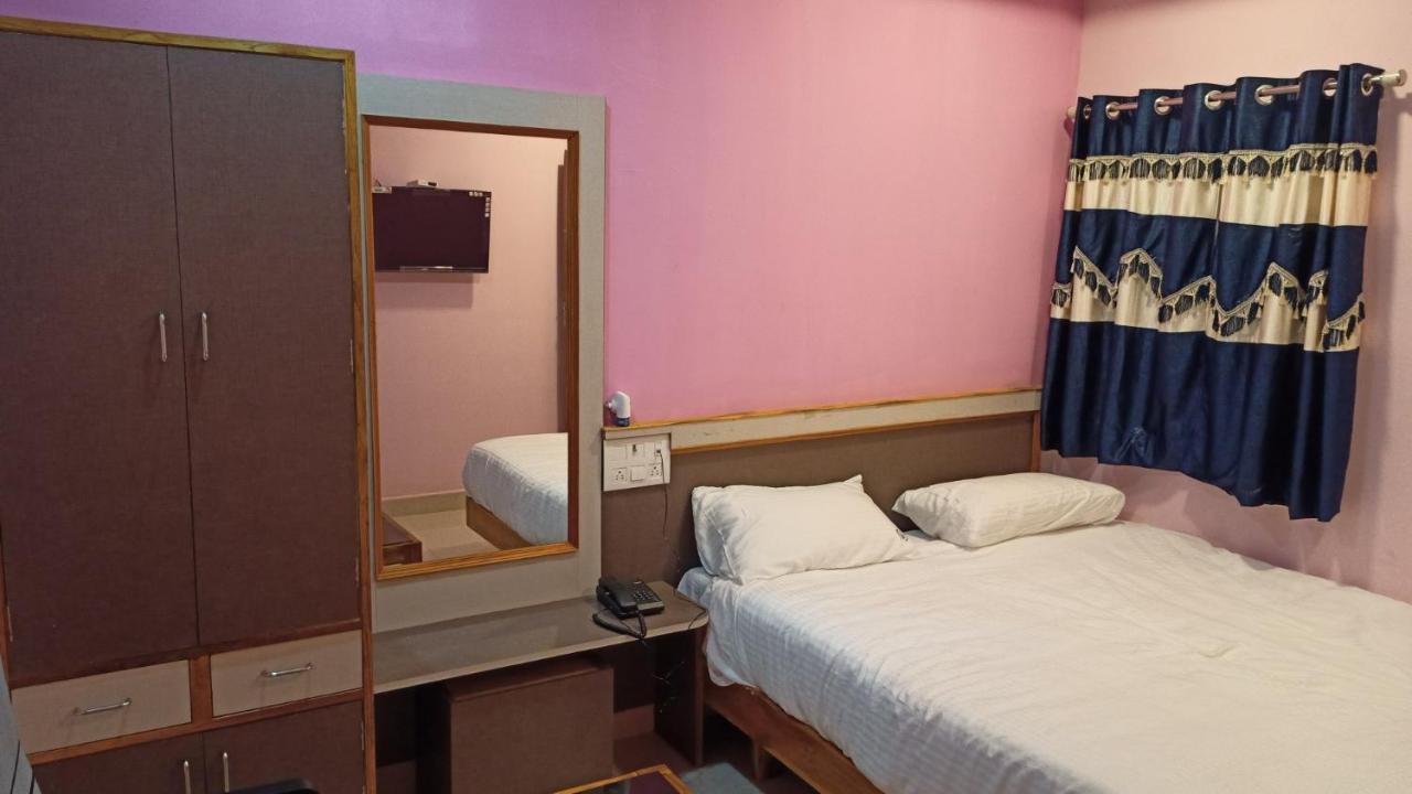 מלון קראיקודי Aarthi Residency מראה חיצוני תמונה