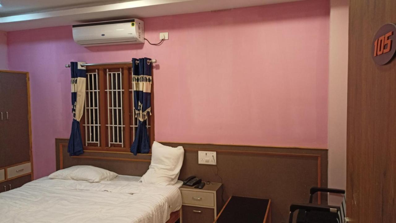 מלון קראיקודי Aarthi Residency מראה חיצוני תמונה