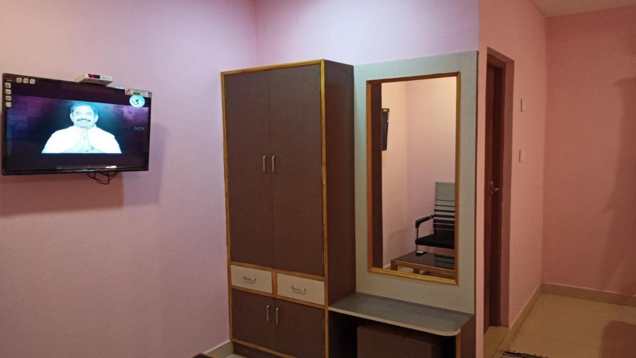 מלון קראיקודי Aarthi Residency מראה חיצוני תמונה